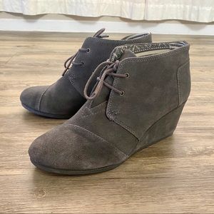 ****SOLD****Toms suede booties